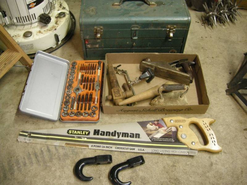 lot 337 image: Misc Vintage Tools