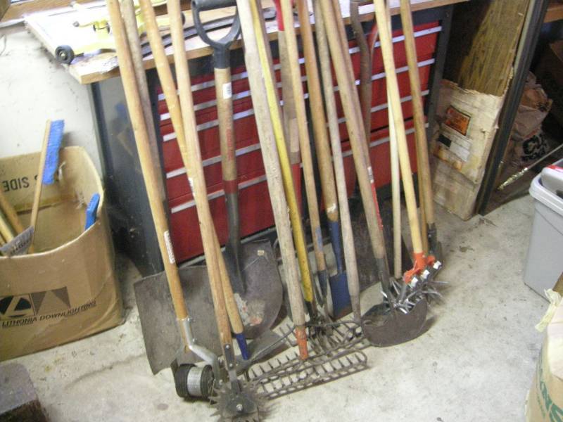 lot 338 image: Yard Tools