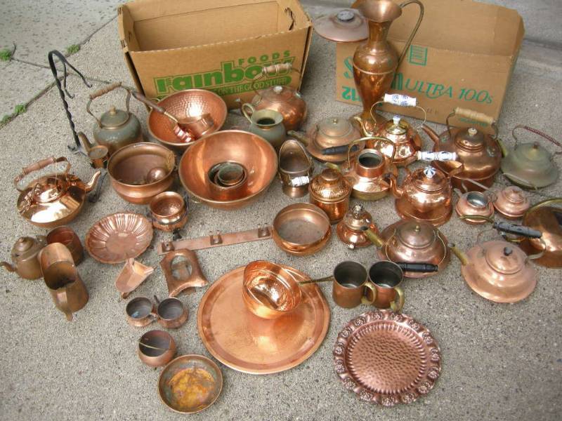 lot 341 image: Large Group Copper Kettles - Bowls - Dcor