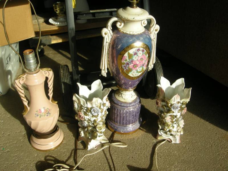 lot 351 image: Vintage Electric Lamps