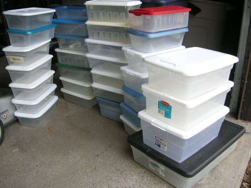 lot 373 image: Group Smaller Totes