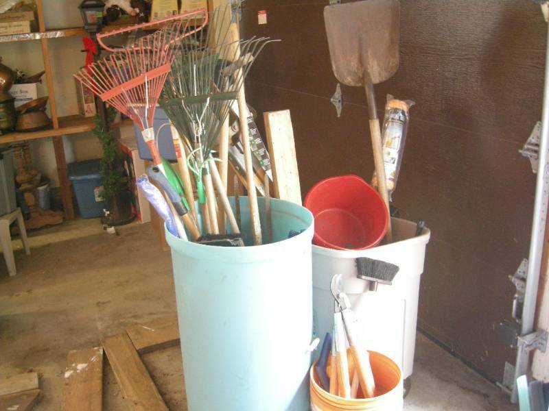 lot 378 image: Yard and Garden Tools