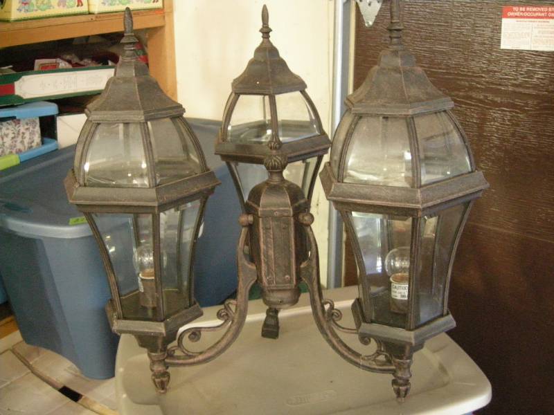 lot 377 image: Large Outdoor Light Fixture