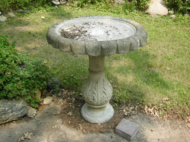 lot 365 image: Large Cement Bird Bath