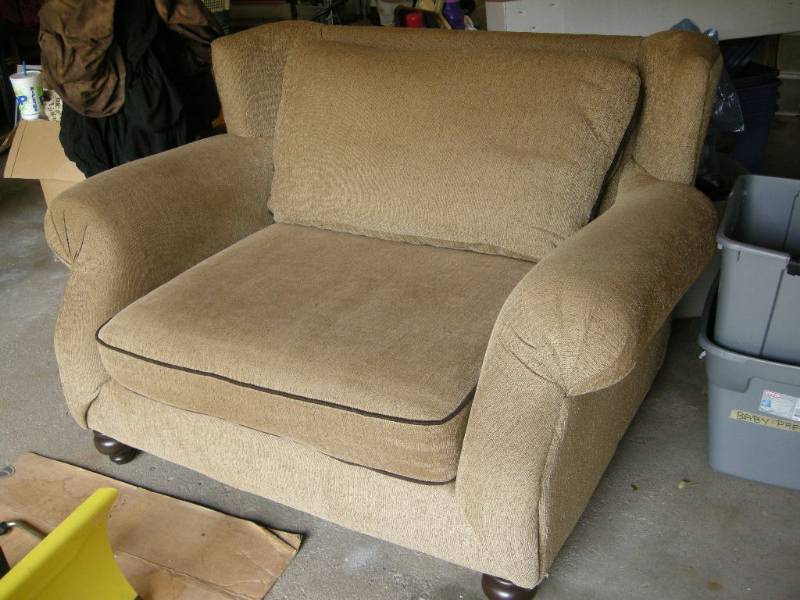 lot 362 image: Oversized LoveseatChair