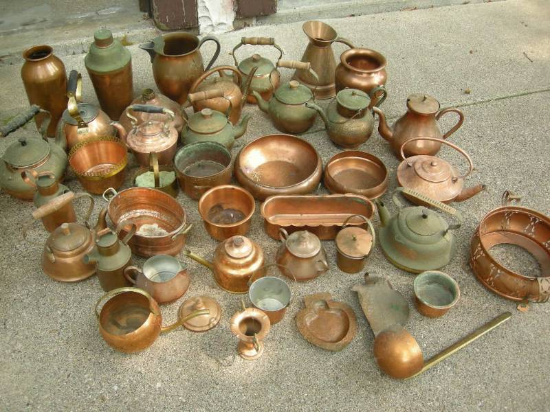 lot 387 image: Large Group Vintage Copper WareDcor