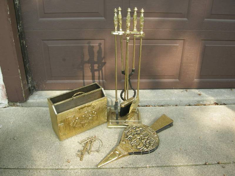 lot 391 image: Vintage Brass Fireplace Set, Keys, Magazine Rack