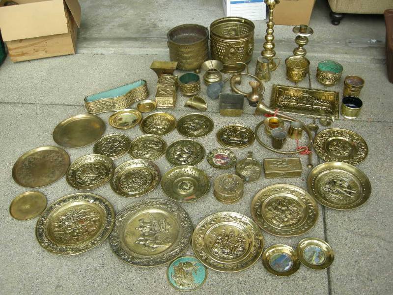 lot 392 image: Vintage Brass Items