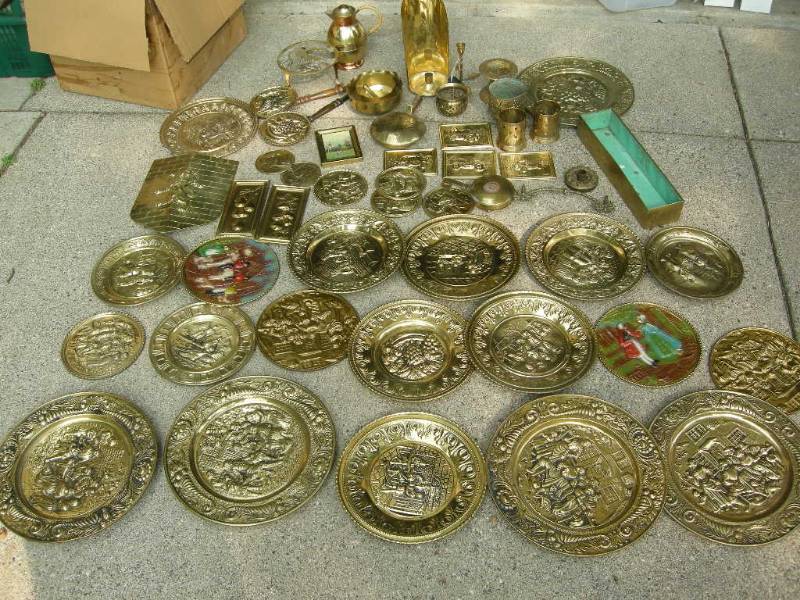 lot 393 image: Vintage Brass Items