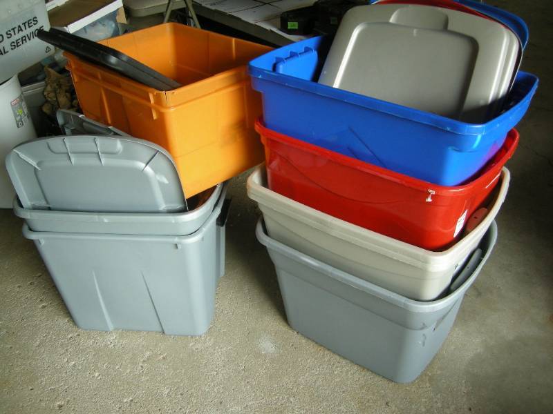 lot 397 image: 10 Totes with Lids