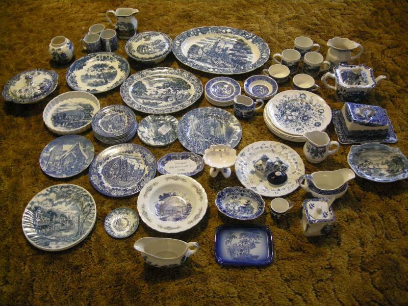 lot 296 image: Unbelievable Vintage Blue and White Ware Group