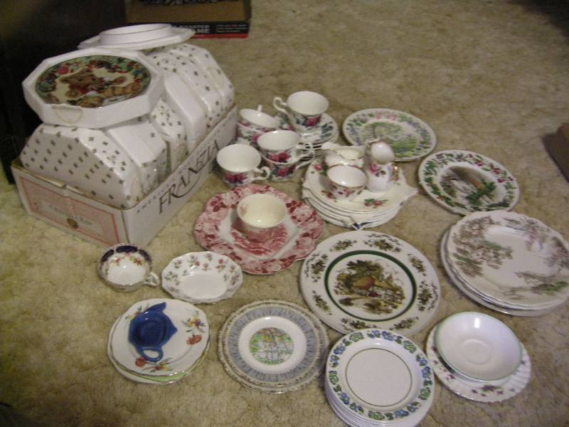 lot 297 image: Vintage English China and Franklin Mint Plates