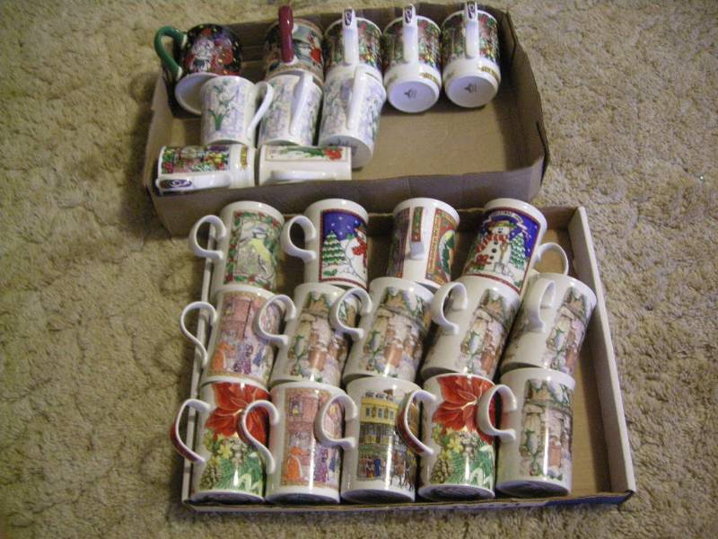 lot 299 image: Dunoon China Mugs