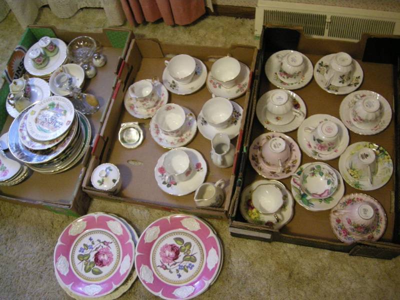 lot 300 image: Vintage China, CupsSaucers, Plates