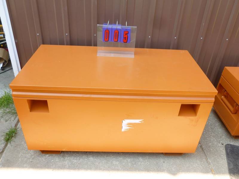 SnS Auctions # 330 Power saws, tools & job boxes