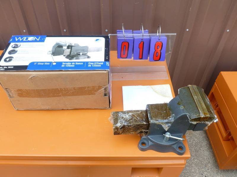SnS Auctions # 330 Power saws, tools & job boxes