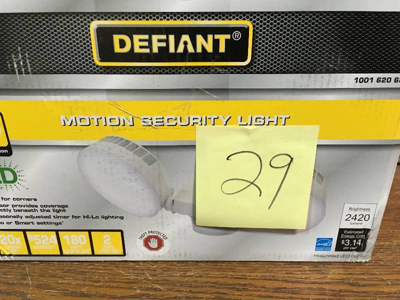 lot 29 image: Defiant Security Lights White in good conditions
