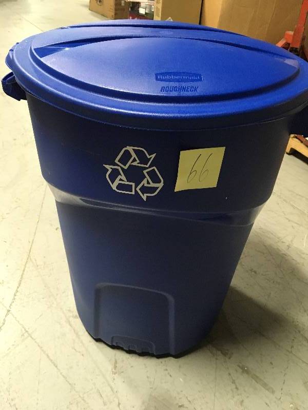 lot 66 image: Rubbermaid Roughneck 32 Gal. Outdoor Recycling Bin in good conditions