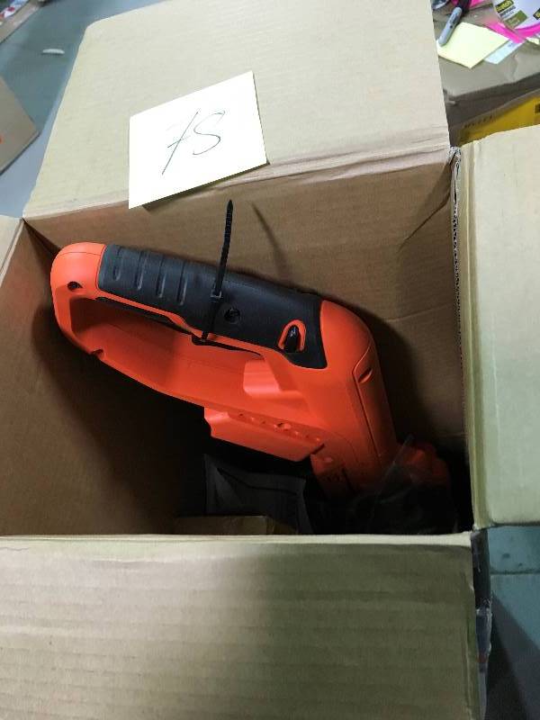 lot 78 image: Black & Decker 20-Volt MAX Lithium-Ion Cordless String Trimmer and Sweeper with 2.5Ah Battery and Charger in working conditions