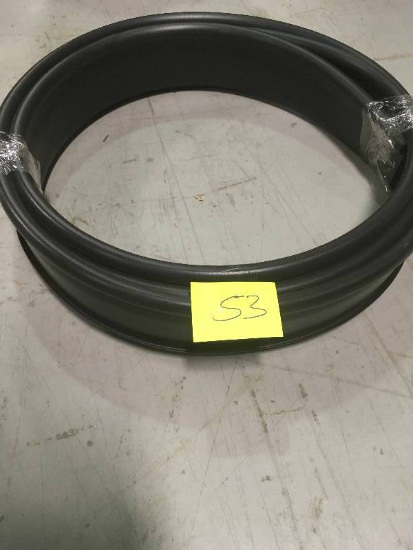 lot 53 image: Professional 20 ft. L x 1 in. W Black Plastic Lawn Edging