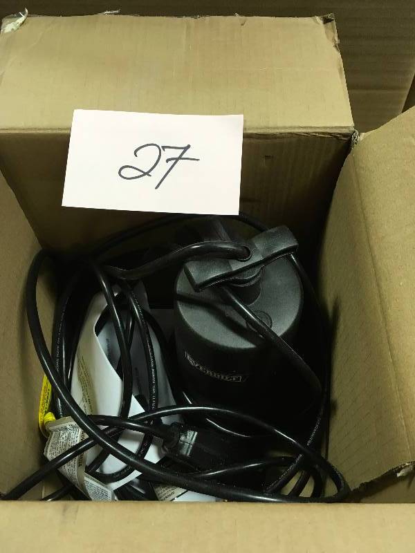 lot 27 image: EVERBILT 18 HP Pool Cover Pump in good conditions