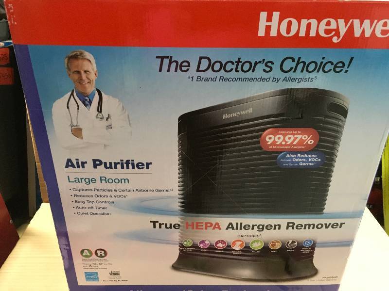 lot 32 image: HONEYWELL True HEPA 310 sq. ft. Allergen Remover Air Purifier in good conditions