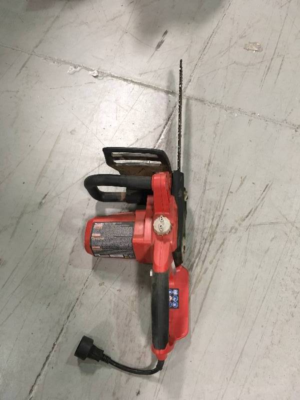 lot 56 image: Homelite 901212001  902700001 14 Chain Saw Used in good working cond.