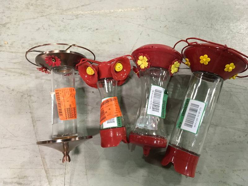 lot 84 image: 12 oz. Elegant Copper Hummingbird Feeder plus set of Four  8 onz.  Fountain  H.