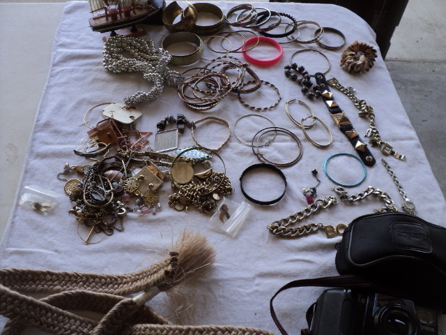jewelry, some good, some broken, Ko...