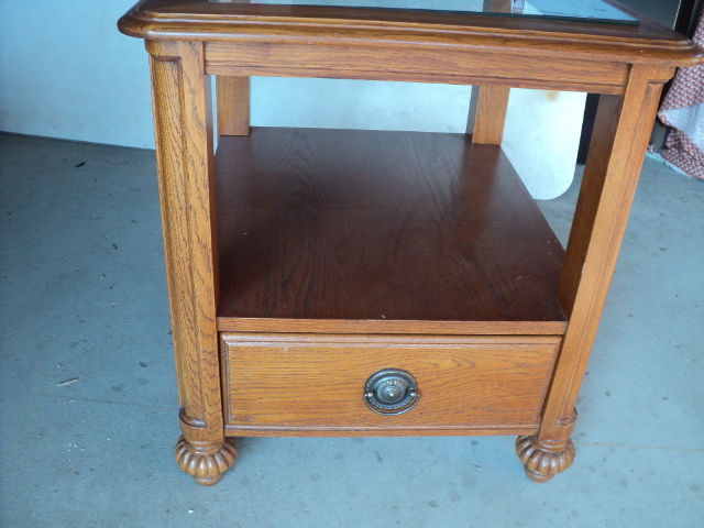 Oak end table with drawer 26 x 22...