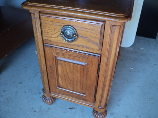 oak end table with door and drawer ...