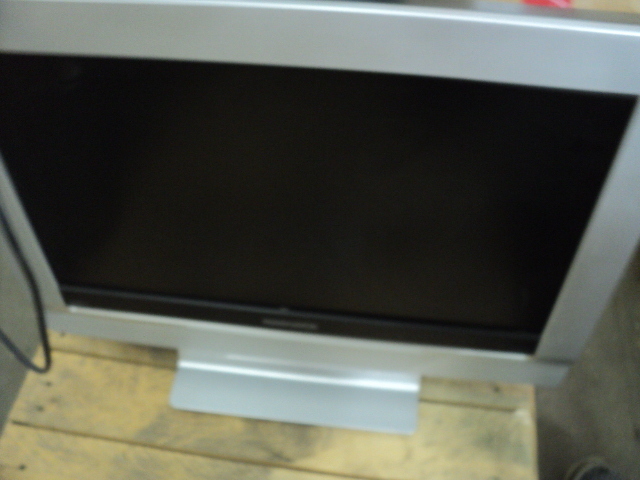 Magnavox 20 TV - powers on...