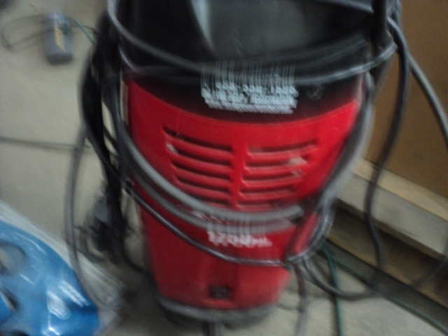 Husky 1750PSI power washer - works...