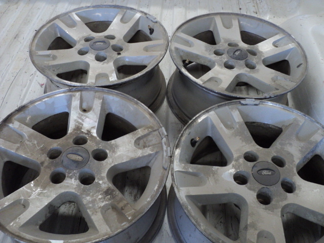 4 matching Ford rims...