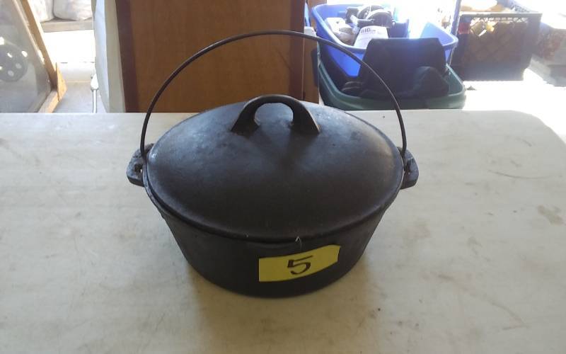 lot 5 image: Cast Iron Pot With Handle Marked Taiwan #703 & Lid Marked Wagner Ware