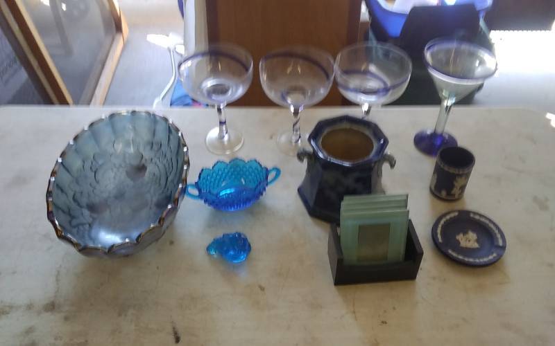 lot 10 image: Lot Of Blue Glass, Formosa Pottery & Wedgewood