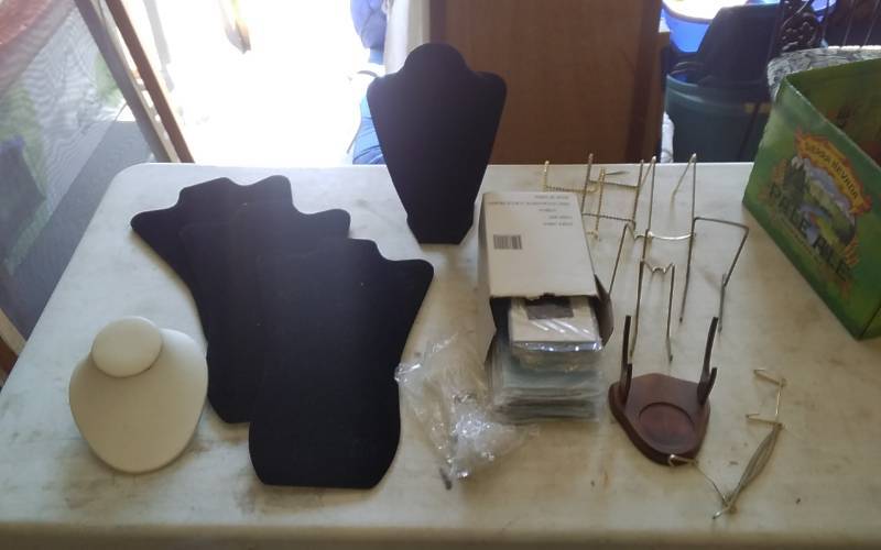 lot 35 image: Lot Of Jewelry Displays, Easels, Acrylic Frames
