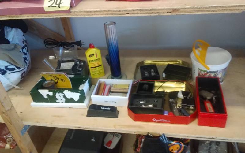 lot 42 image: Lot Of Smoking & Roll Your Own Paraphanalia, Bushnell Binoculars