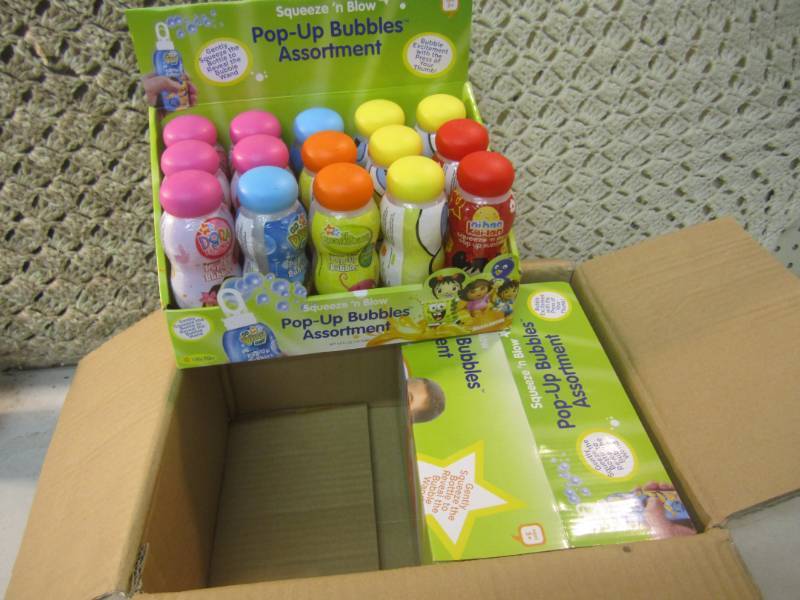 lot 32 image: Case of 30 Squeeze N Blow Pop-Up B...