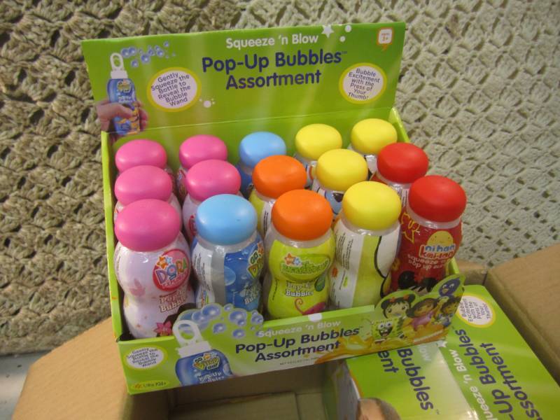 lot 35 image: Case of 30 Squeeze N Blow Pop-Up B...