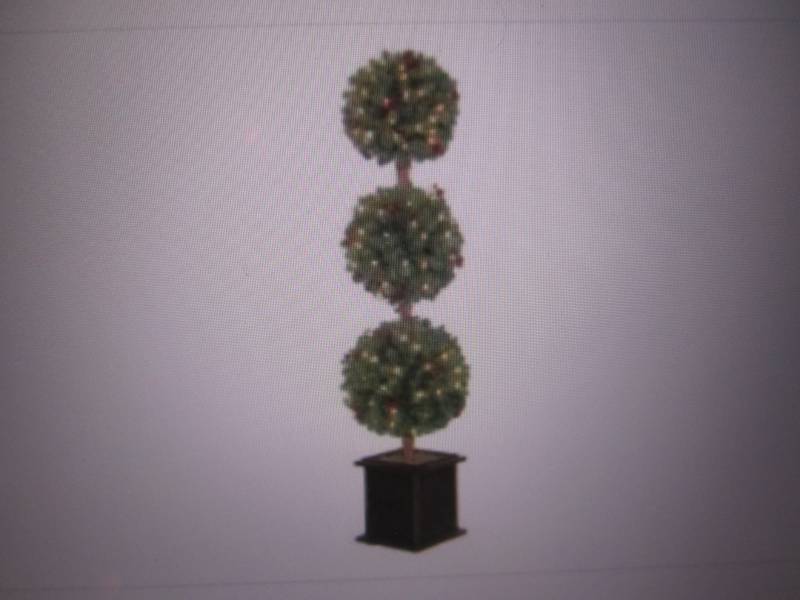 lot 70 image: 4 Foot Hudson Artificial Christmas ...