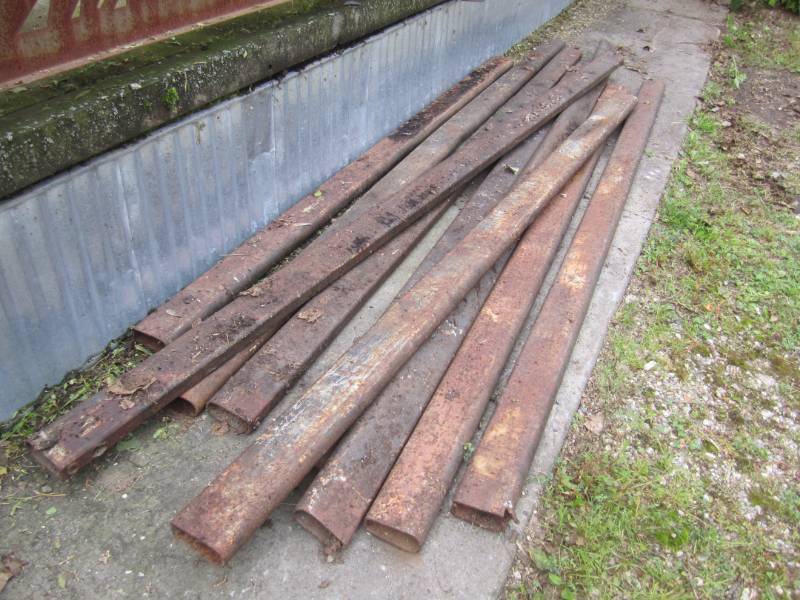 lot 71 image: Lot of 9 Iron Beams 2 38 x 4 34...