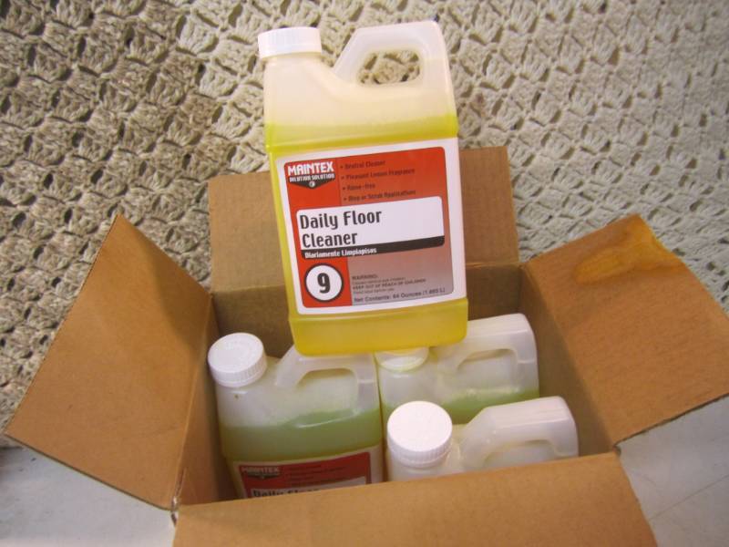 lot 84 image: Case of 4 Bottles of Maintex Daily ...