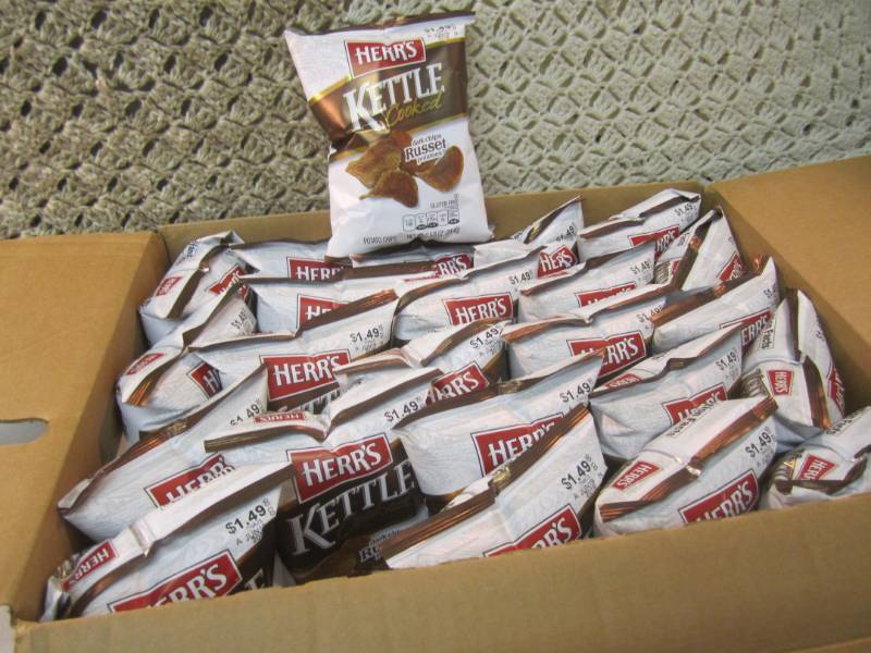 lot 131 image: Case of 24 Bags of Kettle Cooked Da...