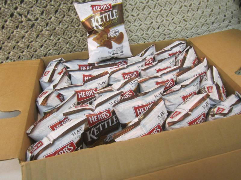 lot 133 image: Case of 24 Bags of Kettle Cooked Da...
