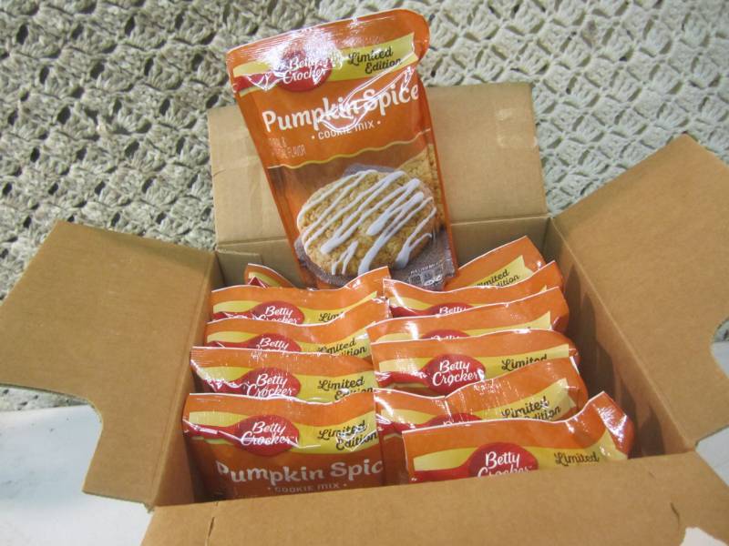 lot 139 image: Case of 12 Bags of Betty Crocker Pu...