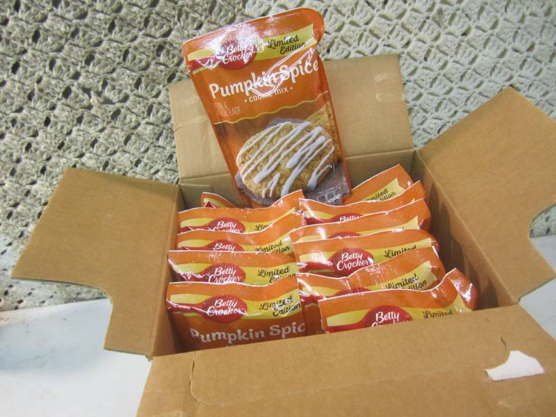 lot 140 image: Case of 12 Bags of Betty Crocker Pu...
