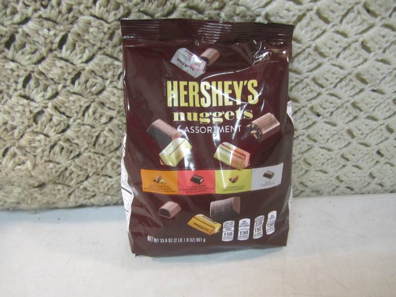 lot 259 image: Bag of Hersheys Nuggets Assortment ...
