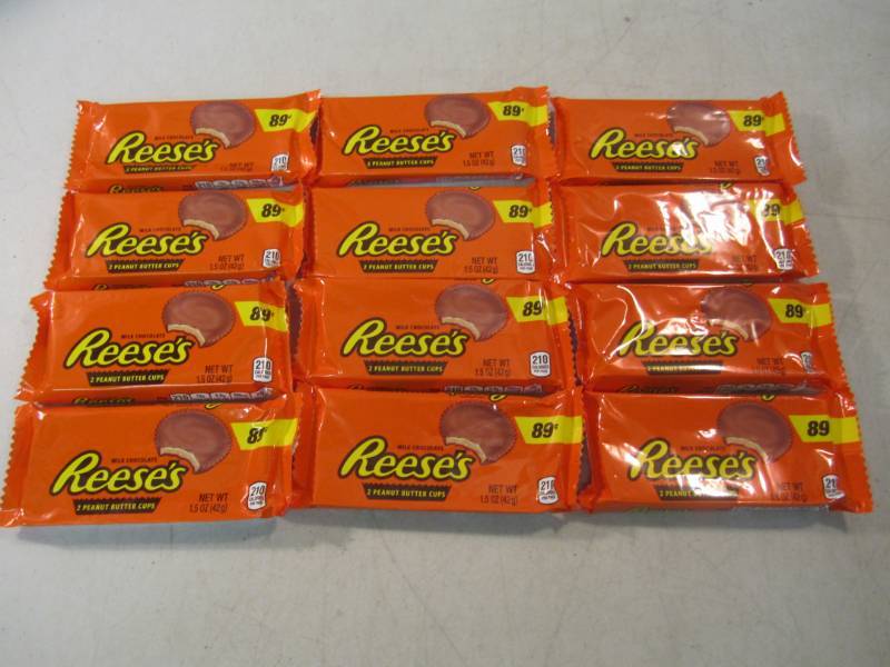 lot 270 image: 12 Reeses Peanut Butter Cups Best b...