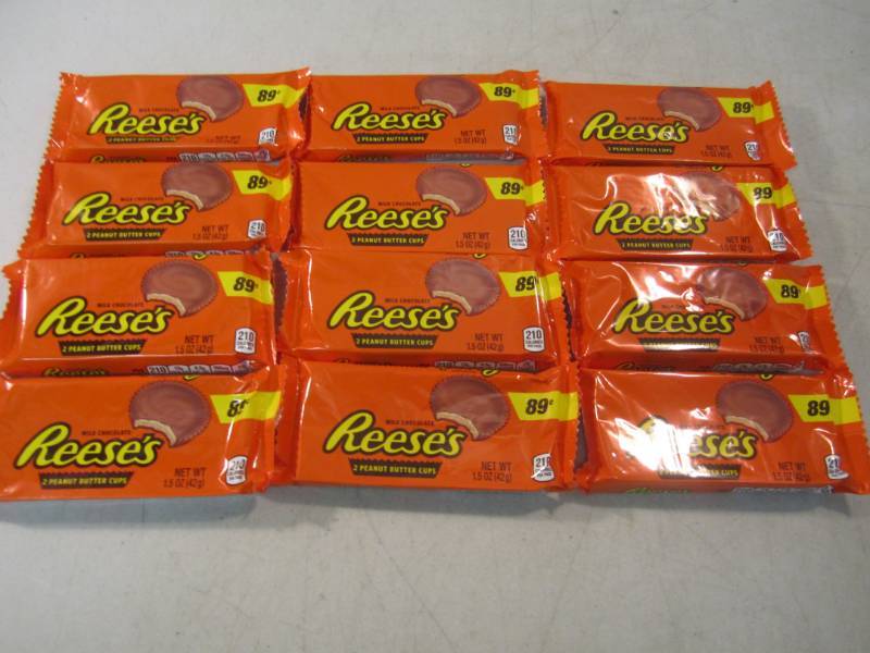 lot 271 image: 12 Reeses Peanut Butter Cups Best b...